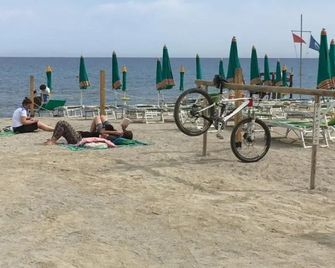 Hotel Internazionale - Finale Ligure - Beach