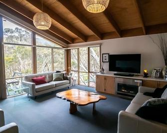 Tanjil Creek Lodge - Bedroom 3 (Views over the Toboggan Park) - Baw Baw Village - Living room