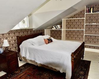 Historic Waterfront Mansion - Cape Vincent - Bedroom