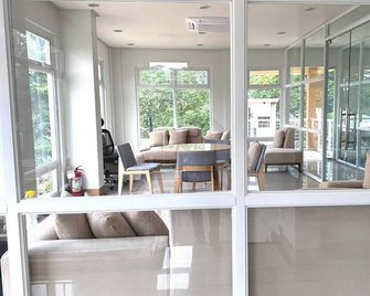 2 Bedroom And 1 Bedroom Apartments With Private Pool And Gym - Puerto Princesa