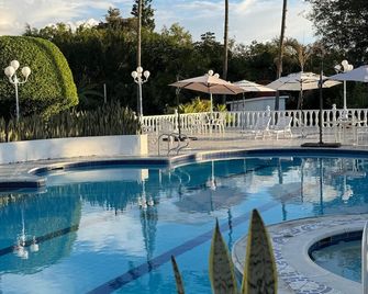 La Toscana Farm - Chinauta - Piscina