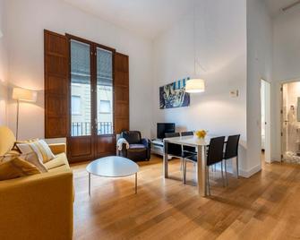 Apartamentos Alicante Centro by Renthas - Alicante - Sală de mese