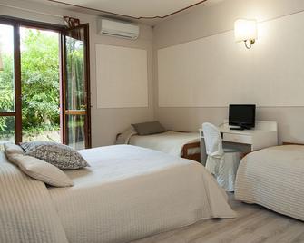 Hotel Monti - Lamporecchio - Camera da letto