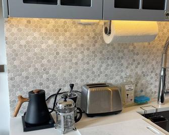 Greenpoint BK Top Floor Luxury 1 bed/ 1 bath Waterfront: shorter stay available - Brooklyn