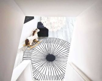 Ivy Den - Oakville - Aufgang