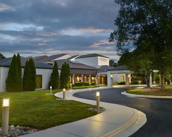 Courtyard by Marriott Charlotte Arrowood - שרלוט - בניין