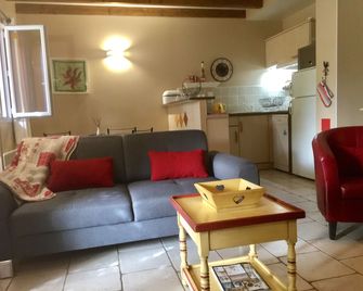 Lovely 2 to 4 person rental, private pool 5000m2, 12km from Avignon - Saint-Saturnin-lès-Avignon - Salon