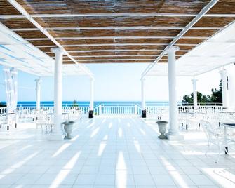 Bianco Olympico Beach Resort-All Inclusi - Vatopedi - Pátio