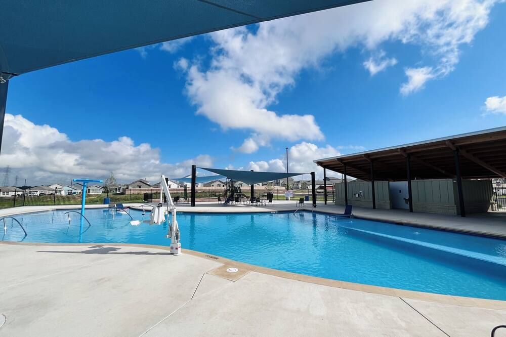 Lackland Air Force Base at 9 min-Brauning Lake at 25 min-3 bdr-King size-Grill - וון אורמי - בריכה