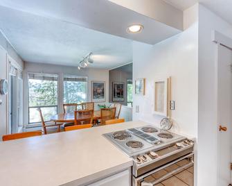 Mountain & lake views from this Lake Cliffe condo - clubhouse access - Dillon - Dining room