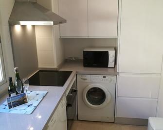 Stunning Marina front Apartment Puerto Sotogrande, beach and amenities 1min walk - Sotogrande - Kitchen