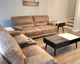 Cozy Treasure Home with private entrance - Buford - Sala de estar