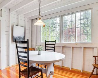 Rustic Marlboro Cottage 4 Mi to Lake Raponda! - Brattleboro - Dining room