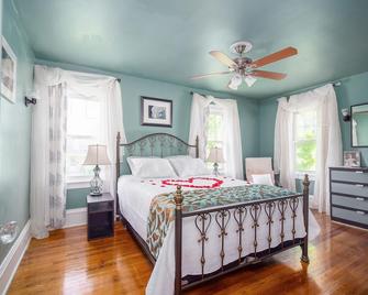 Yogi's I love Lucy-themed 4-bed Home with A/C, Chautauqua Lake, Jamestown NY - Jamestown - Schlafzimmer