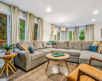 Rocky Point Retreat - Bremerton - Huiskamer