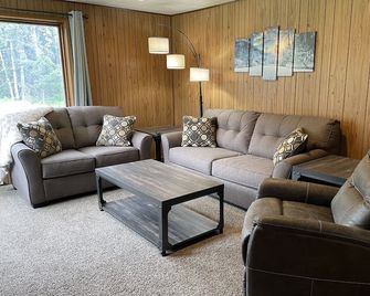 Alaskan Adventure Begins Here: Beautiful Creekside Oasis! - Palmer - Huiskamer