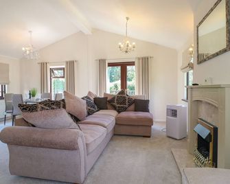 27 Brocklehurst - Oakham - Living room