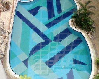 May Condo - Kuah - Piscina