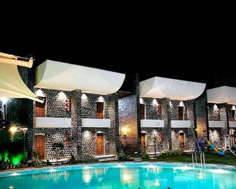 Mandav Heritage Resort - Māndu - Pool