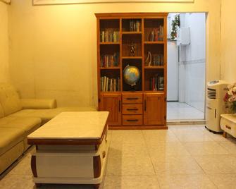 Johnny homestay, bed and breakfast, smarthome, quiet, amenities - Ho Chi Minh City - Living room