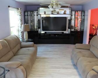 Nice Home : 100% Relaxation - Herndon - Living room
