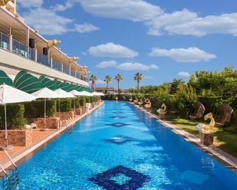 Delphin Imperial Lara - Antalya - Bể bơi