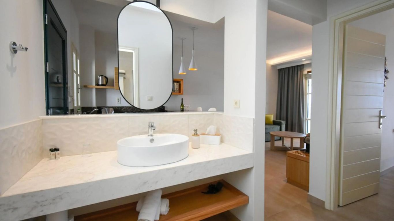 Elena Village Hotel & Suites