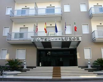 Hotel Luxor - Naples - Building