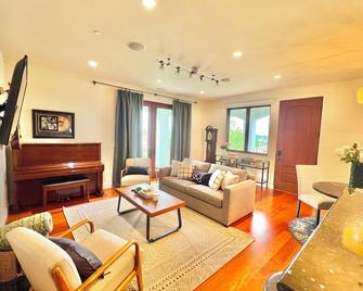 Poway Guest House - Poway - Living room