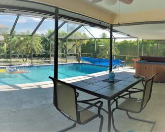 Villa Theresa -Tropical Paradise Home Perfect For Family Or A Romantic Vacation - Cape Coral - Pool