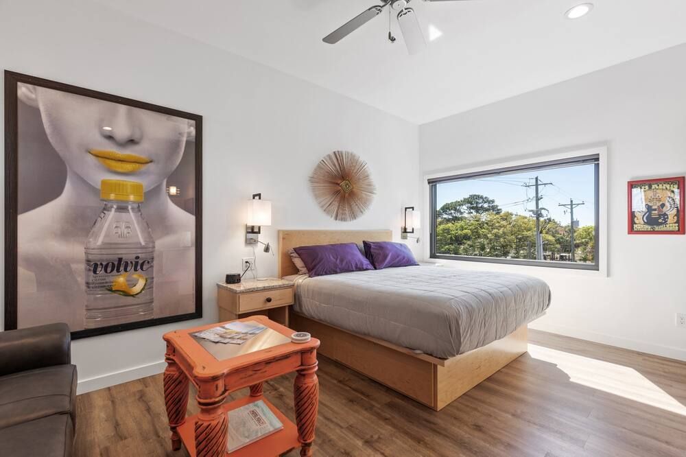 Boutique Hotel Folly Room 4: King Studio - cozy porch views of the Folly River - Folly Beach - Bedroom