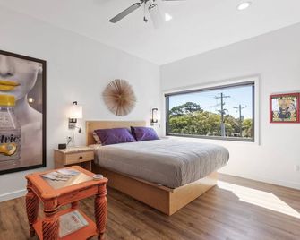 Boutique Hotel Folly Room 4: King Studio - cozy porch views of the Folly River - Folly Beach - Bedroom