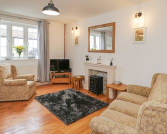 Weavers Cottage - Dursley - Living room