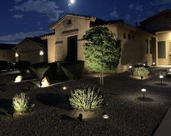 5 Star Rating!!! Located in award winning master planned community - Estrella. - Goodyear - Gebouw