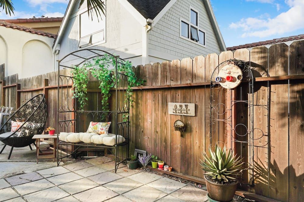 Coast Palmtree Yard 2br Block from Beach - Pacifica - Innenhof