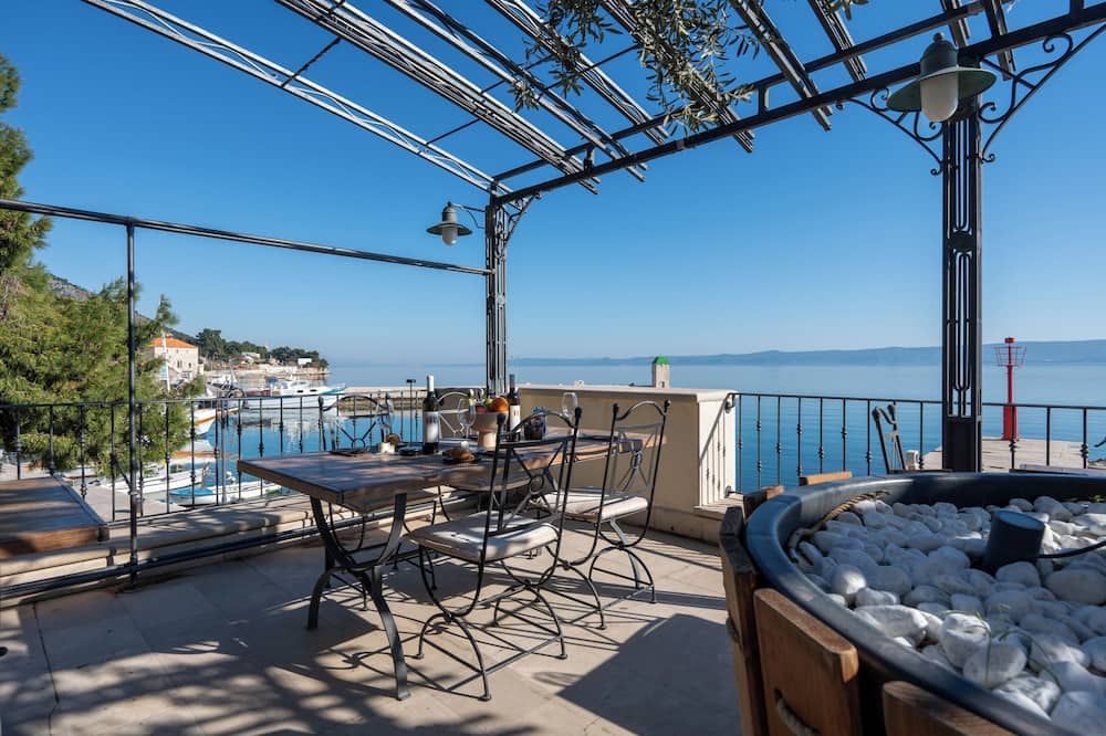 Hotel Kastil - בול - מרפסת