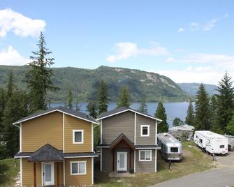 Walking Distance To The Beach, Panoramic Lake Views, Boat Buoy For Guest Use - Sicamous - Building