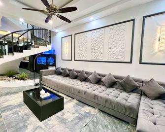 It's a modern private condo in Sihanouk Ville - Sihanoukville - Salon