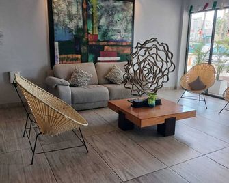 هوتل آند سويتس لاس بالماس - سان خوسيه ديل كابو - غرفة معيشة