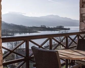 Titagion Hotel - Neochori - Balkon