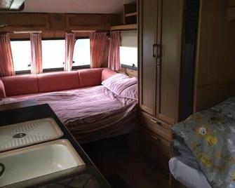 Inviting 2-Bed Cabin In Domfront En Poiraie - Domfront-en-Poiraie - Living room