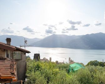Holiday Home 'Casa Tua Alla Torre' with Lake View, Wi-Fi and Air Conditioning - Marone