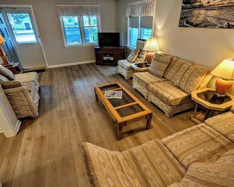 Ocean Breeze Retreat - Beach Haven - Sala de estar