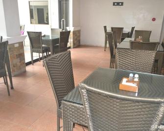 Boomerang Hotel - Angeles City - Restaurant