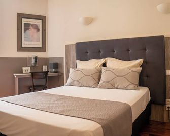 Plazza Hotel - Nimes