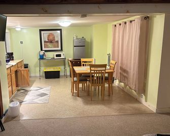 Cozy 2-Bed Suite / Studio with WiFi and AC in welcoming Lakes Region Bridgton - Bridgton