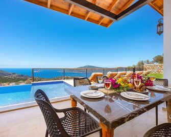 Luxury hillside living with unforgettable sunsets over Kalkan Bay - Kalkan - Balcony