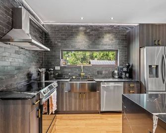 Pocono River front Home near Camelback Resort - Bartonsville - Kuchyň