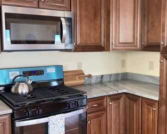 Delightful 4-bedroom house in Hayden perfect for your getaway 5 min to airport - Hayden - Kitchen