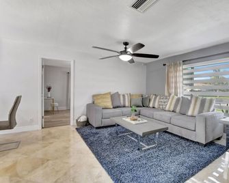 Boca Beauty - Stylish Home with Pool home - Boca de Ratones - Sala de estar
